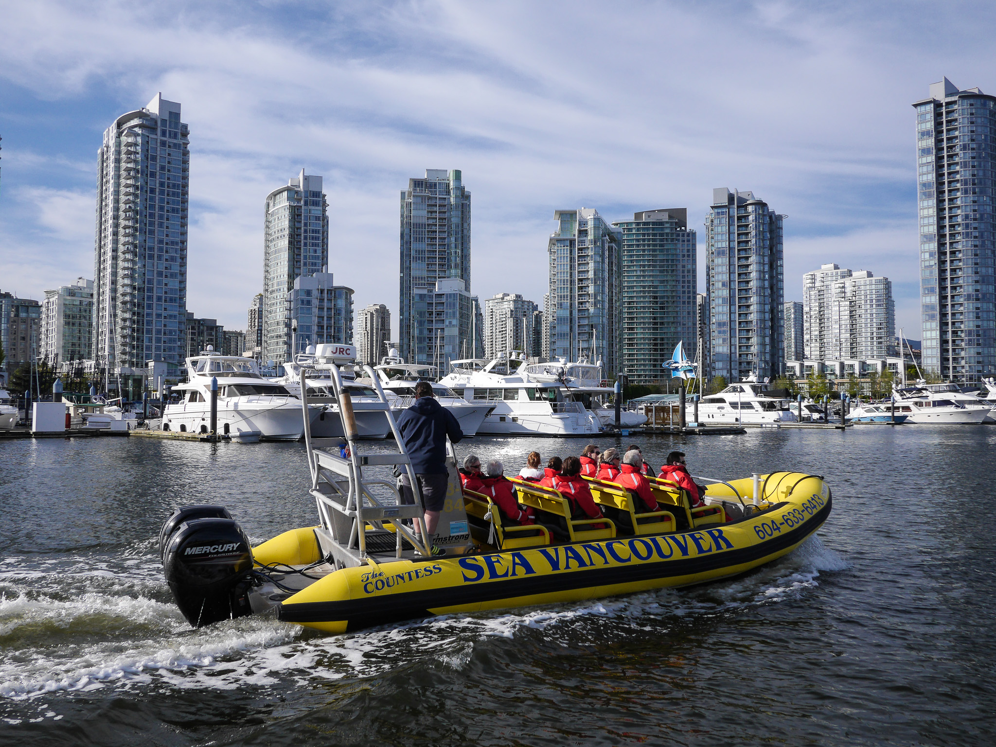 private city and harbour hero
